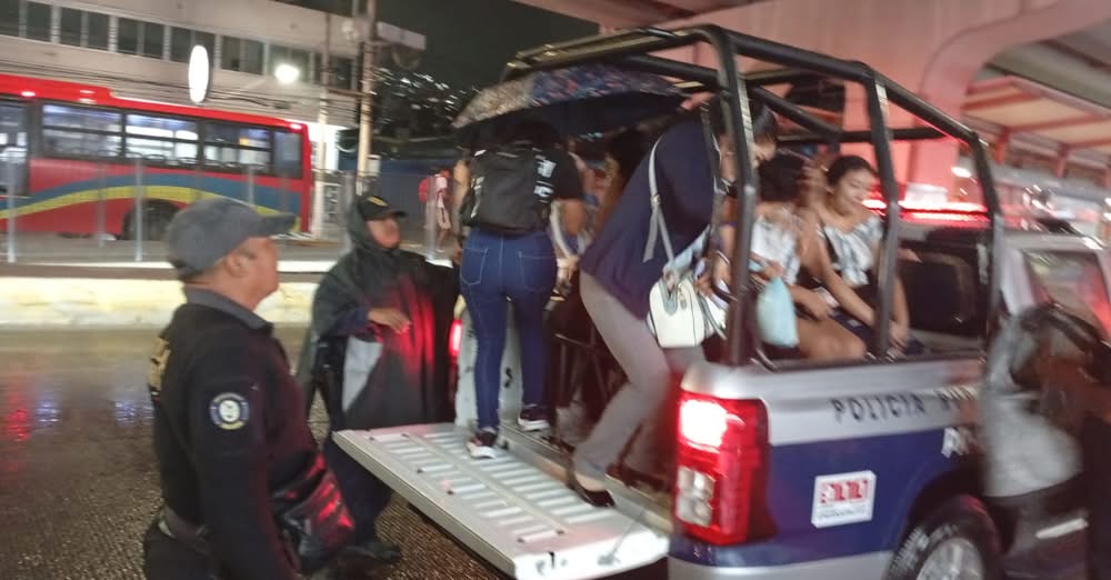 SEG verifica daños en escuelas tras “Erick” en San Luis Acatlán, Gro