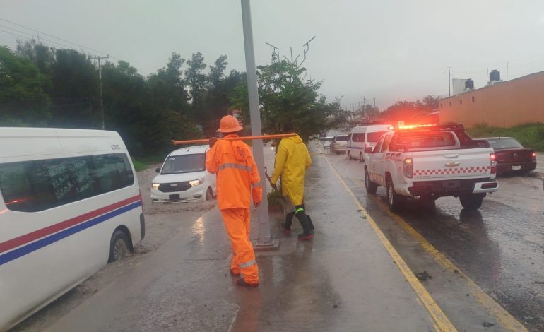 PC realiza operativo especial tras lluvias en blvr. Chilpancingo-Petaquillas, Gro