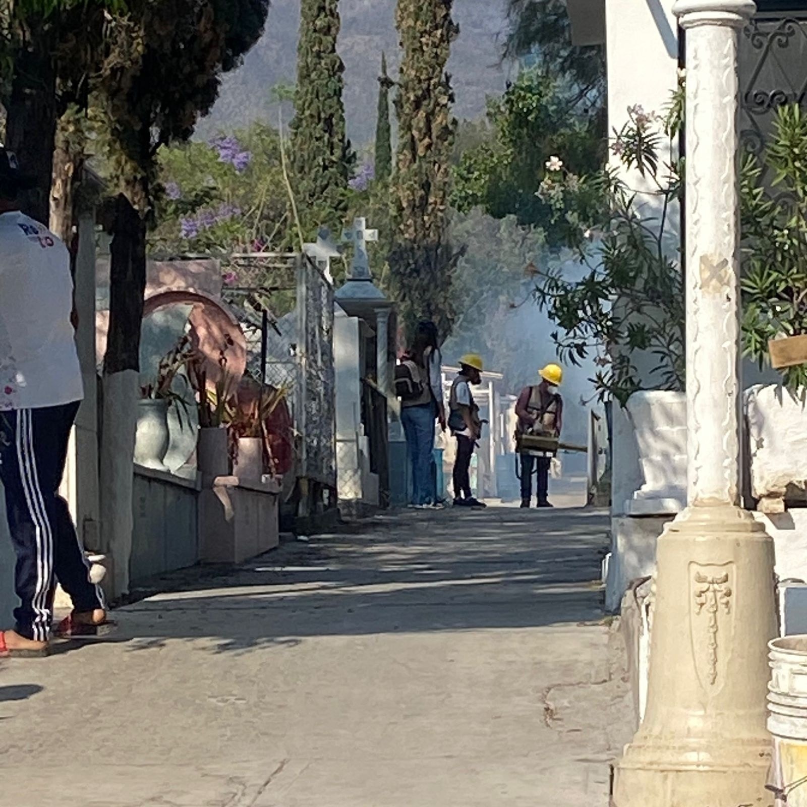 Ayto. de Chilpancingo realizan jornadas fumigación ante el dengue en panteones municipales, Gro