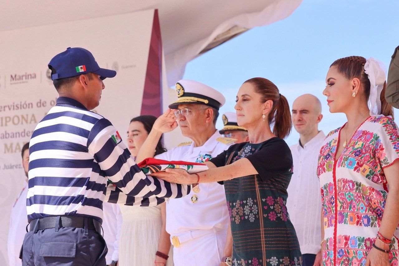 E. Salgado y Claudia Sheinbaum abanderan el Marinabús en Acapulco, Gro