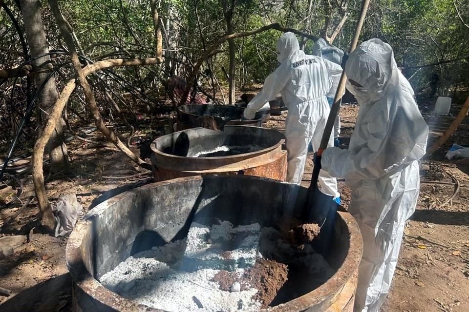 Destruyen narcolaboratorio millonario en Sinaloa; incautan casi una tonelada de droga