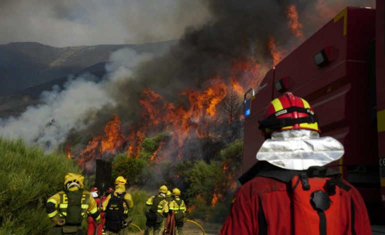 Incendios forestales en España mantienen en vilo a comunidades del norte: cientos siguen evacuados