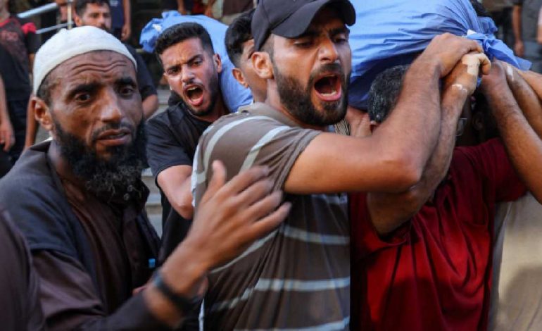 Estampida en centro de ayuda en Gaza deja al menos 21 muertos; escasez de insumos médicos agrava la crisis humanitaria