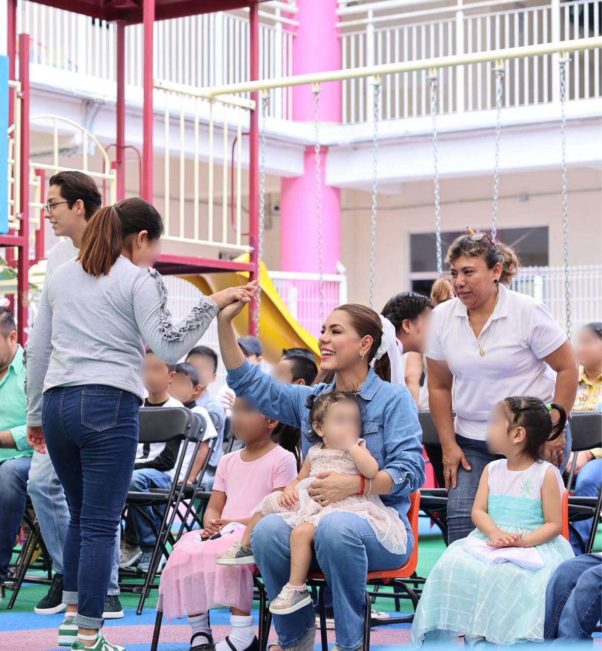 Evelyn y Liz Salgado comparten alegría con niñas y niños de la Casa Hogar del DIF Guerrero