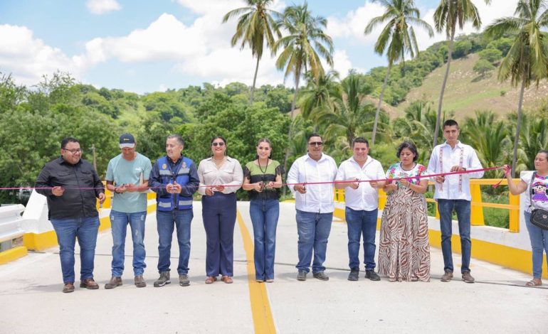 E. Salgado inaugura el puente vehicular “El Zapote I” en Ayutla, Gro