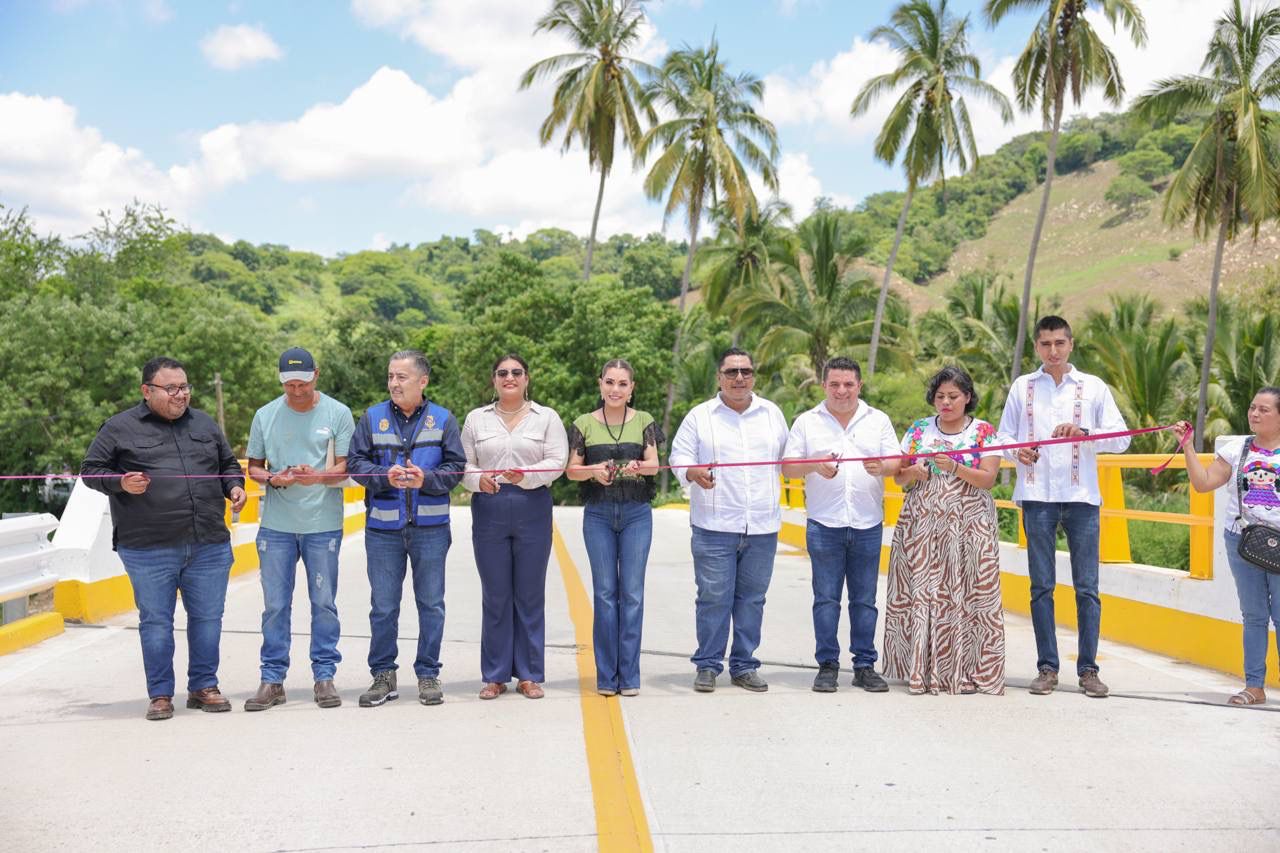 E. Salgado inaugura el puente vehicular “El Zapote I” en Ayutla, Gro