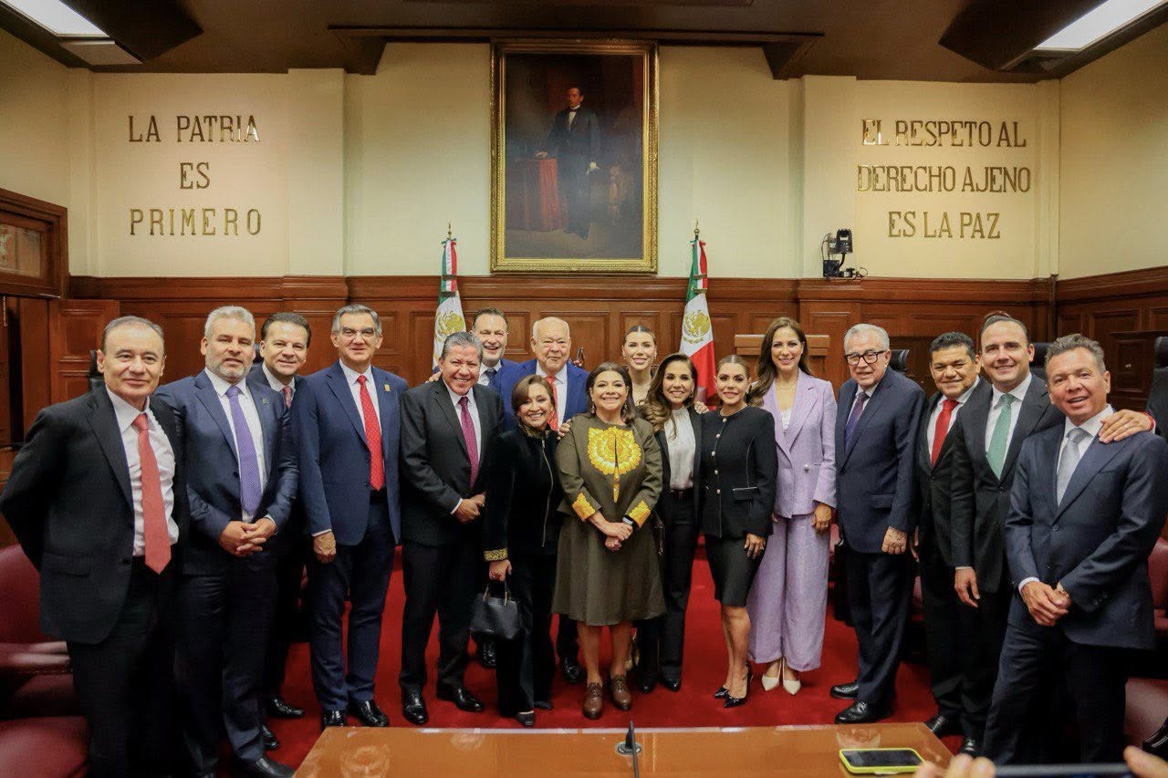 E. Salgado asiste a la sesión de instalación y toma de protesta de la nueva SCJN, Gro