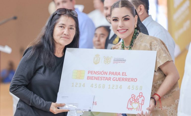 Guerrero lanza ‘Tarjeta Dorada’ y dispersa $15 millones en pensiones para adultos mayores