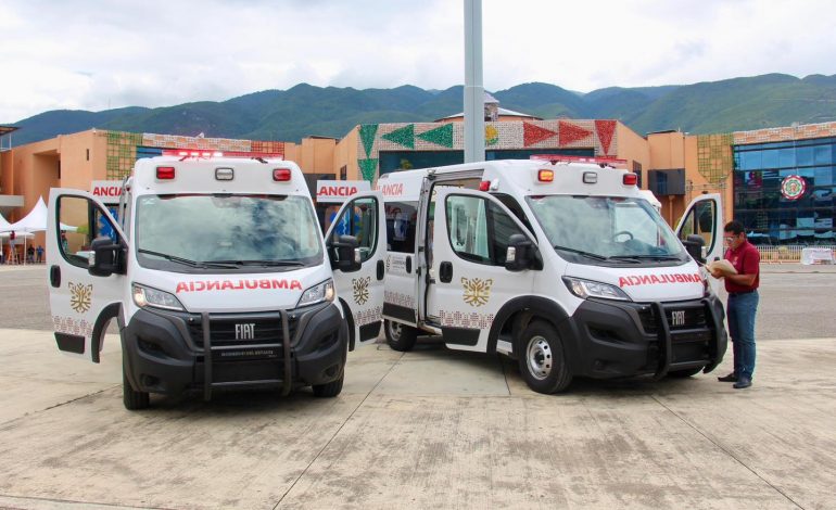 E. Salgado cumple con salud de la Montaña y la Sierra; Tlapa y Leonardo Bravo reciben ambulancias