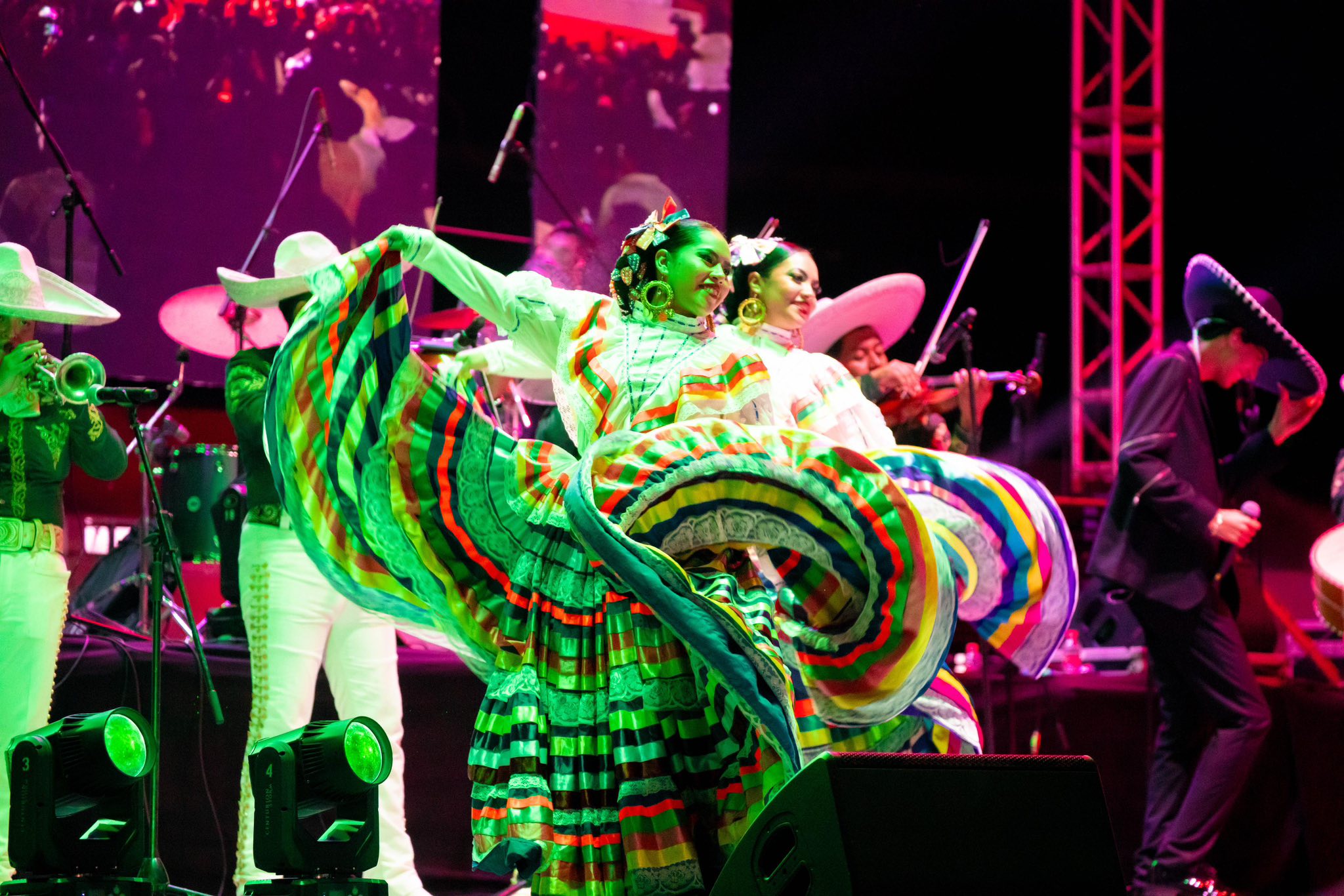 E. Salgado comparte primeras fotos de la Noche Mexicana en la Casa del Pueblo, Chilpancingo