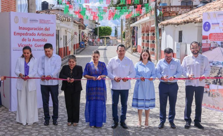 E. Salgado inaugura segunda etapa del empedrado artesanal de la av. Vicente Guerrero de Ixcateopan