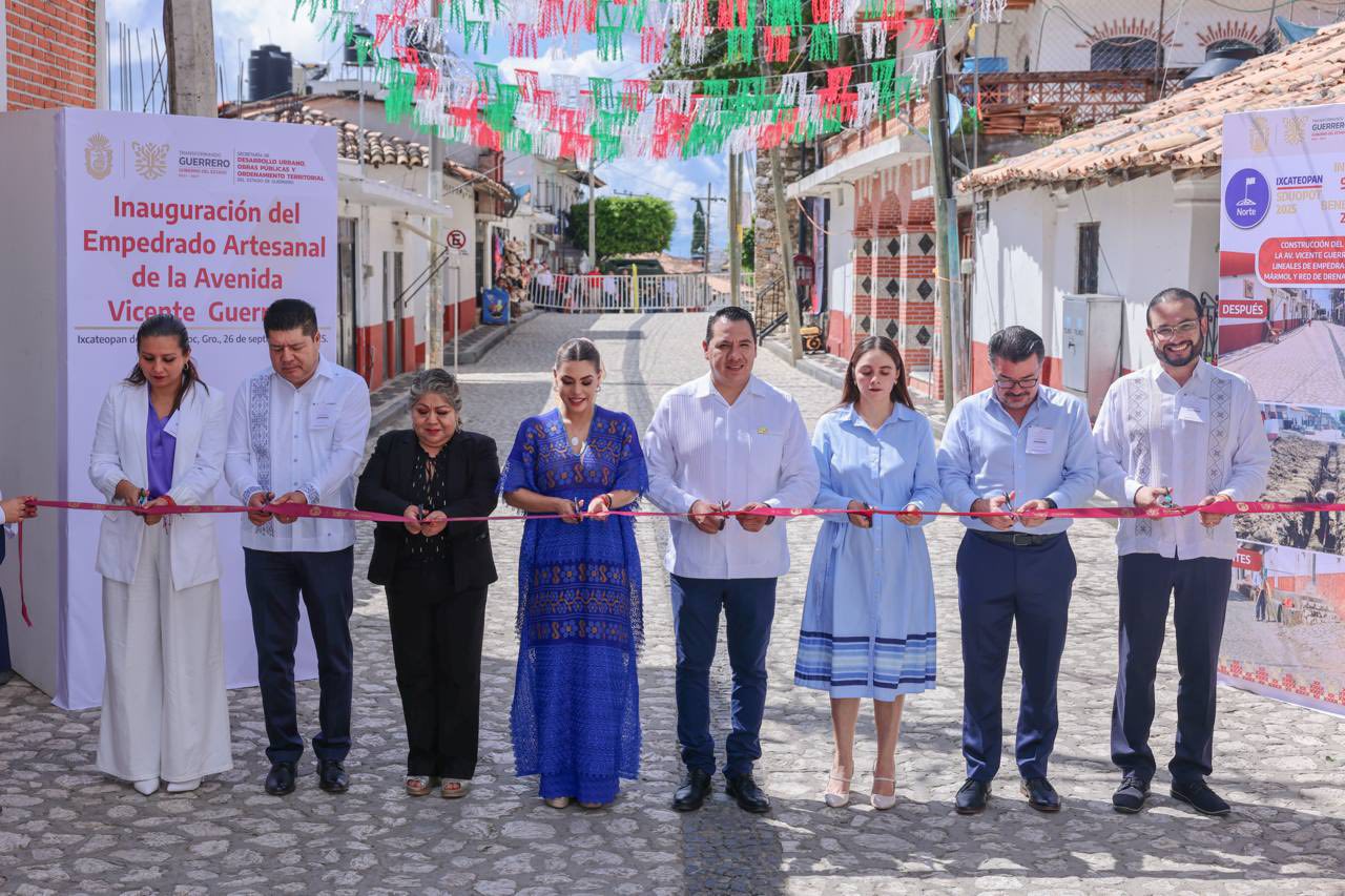 E. Salgado inaugura segunda etapa del empedrado artesanal de la av. Vicente Guerrero de Ixcateopan