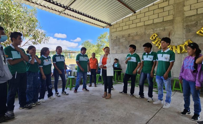 Ayto. de Tlapa e IMMUJER realizan la Feria Naranja en instalaciones de EMSaD 019 Ahuatepec