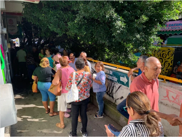 Jubilados del ISSSPEG toman oficinas en Chilpancingo para exigir pagos atrasados