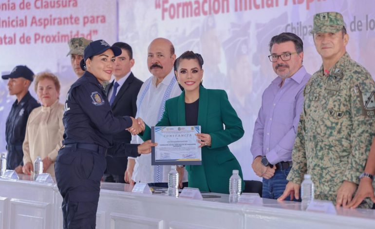 Evelyn Salgado encabeza graduación de nuevos policías de proximidad en Guerrero