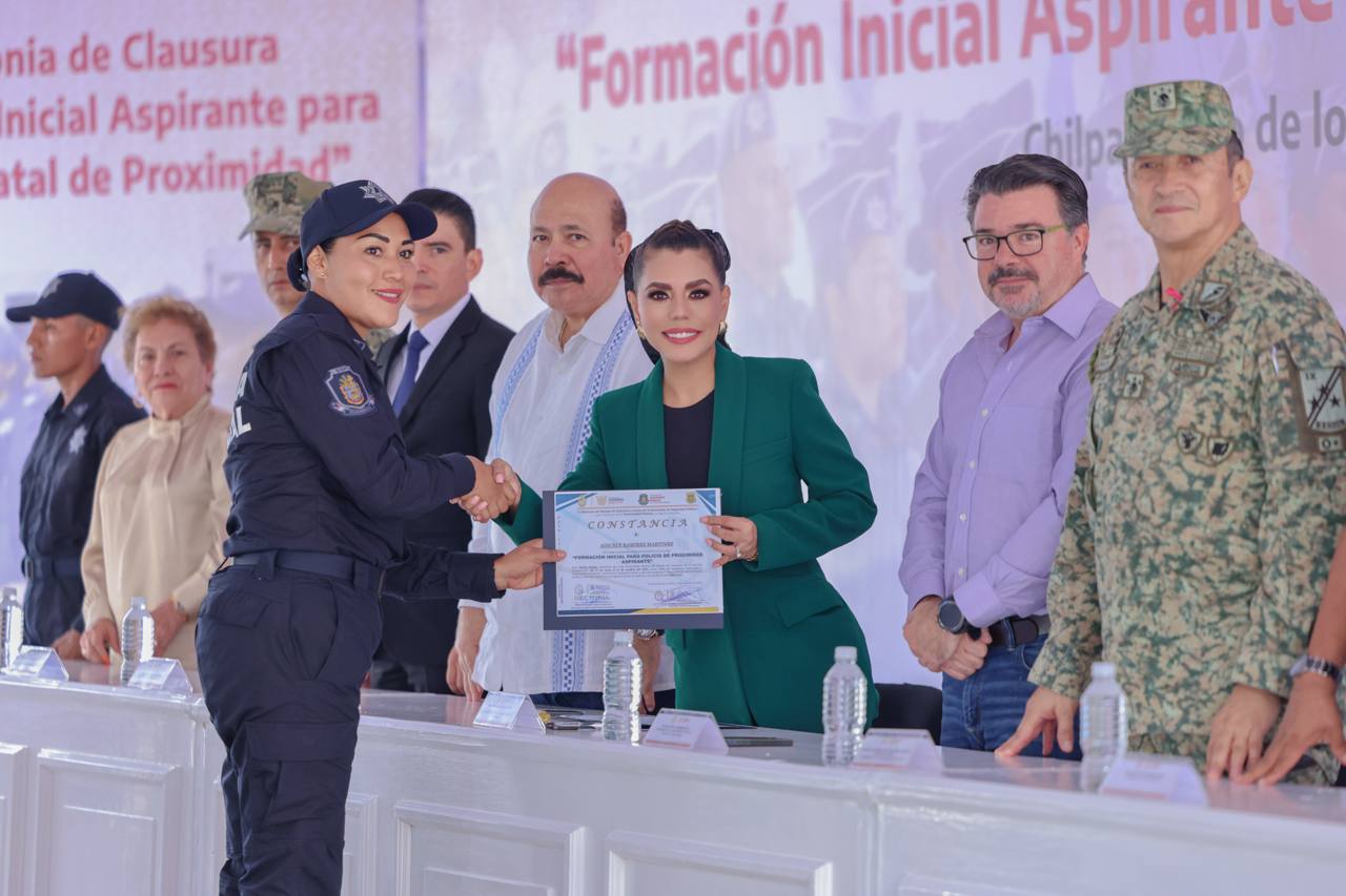 Evelyn Salgado encabeza graduación de nuevos policías de proximidad en Guerrero
