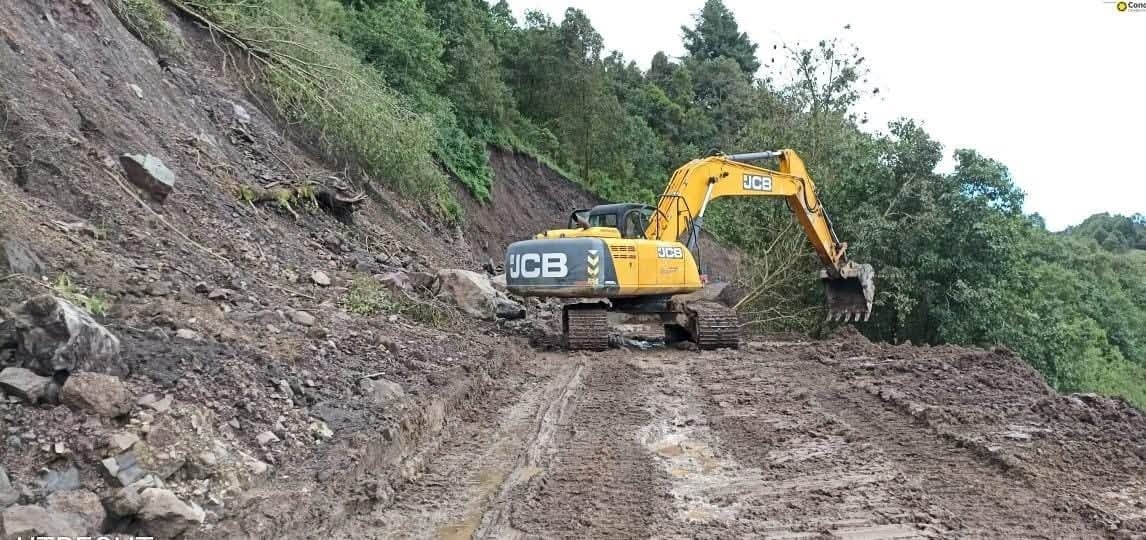 Por instrucciones de E. Salgado, CICAEG atiende afectaciones por lluvias en carreteras del Estado