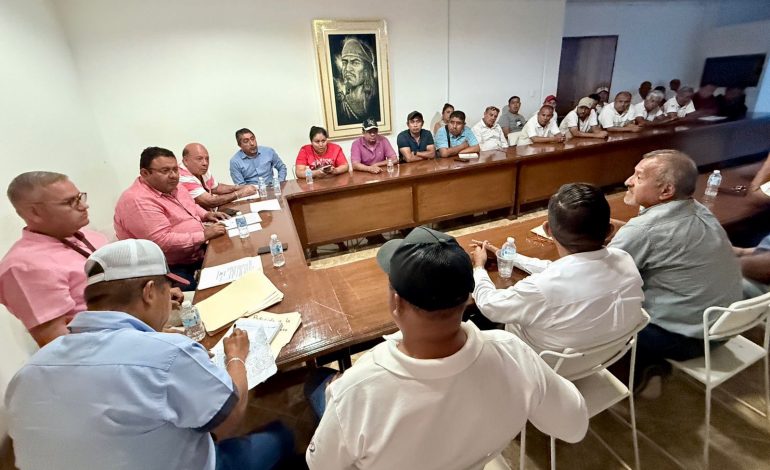 E. Salgado instruye reunión entre autoridades y representantes del gremio transportista de Guerrero
