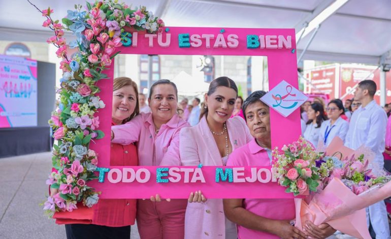 E. Salgado comparte fotos E. del programa de prevención del cáncer de mama en Chilpancingo