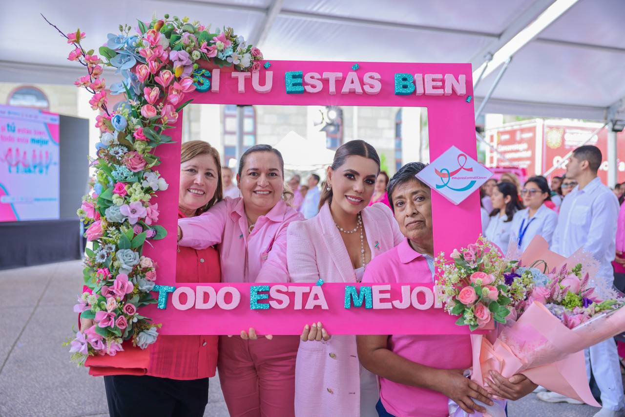 E. Salgado comparte fotos E. del programa de prevención del cáncer de mama en Chilpancingo