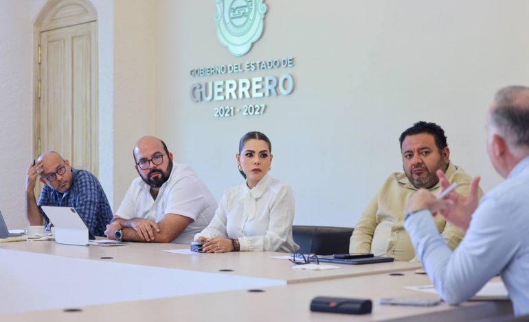 E. Salgado se reúne con miembros de su gabinete, directores de CAPASEG y CICAEG