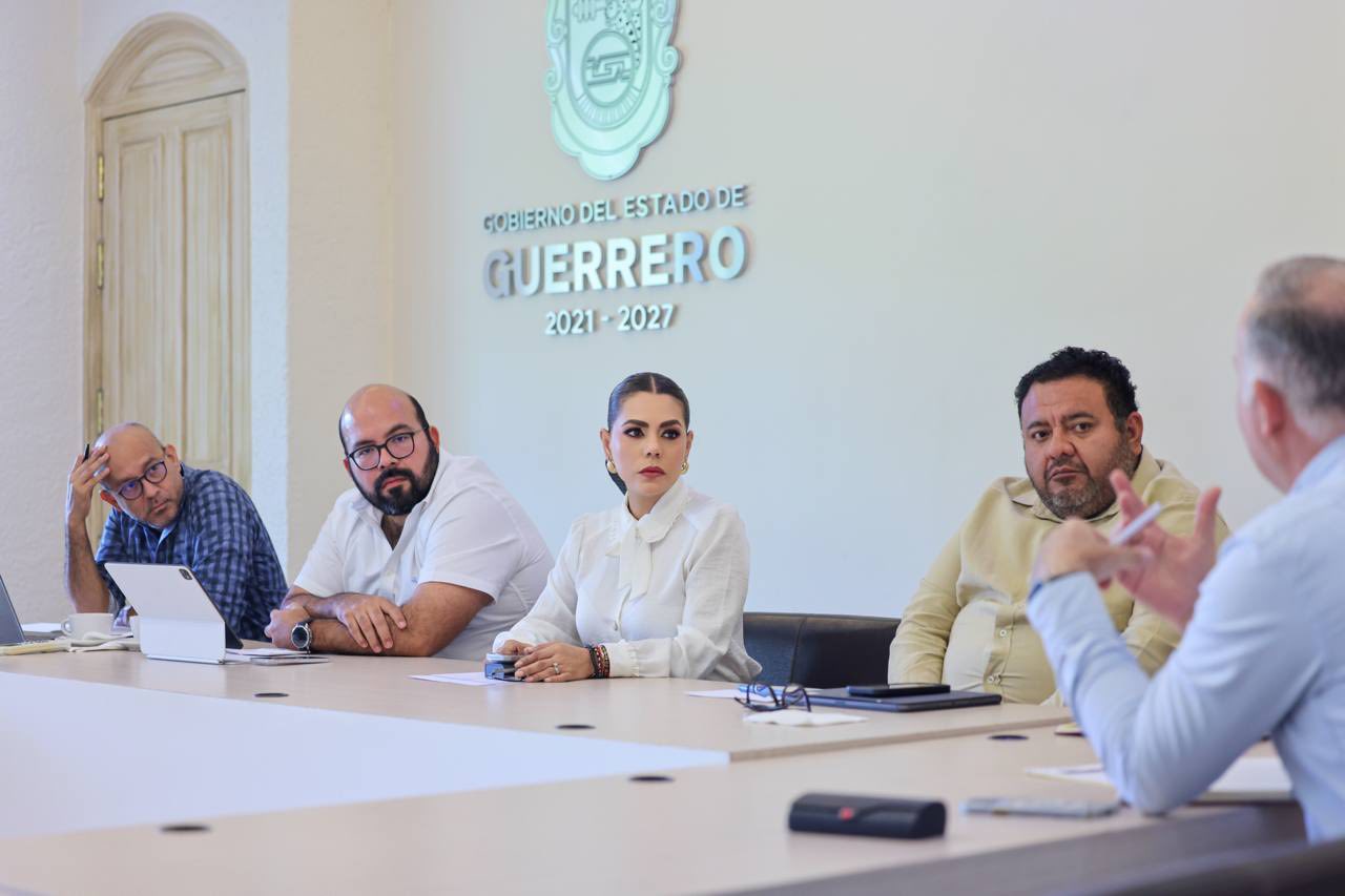 E. Salgado se reúne con miembros de su gabinete, directores de CAPASEG y CICAEG