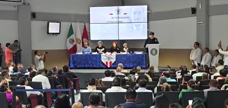 Entrega rector de la UAGro título honorífico al Dr. F. Luciano Concheiro en Chilpancingo