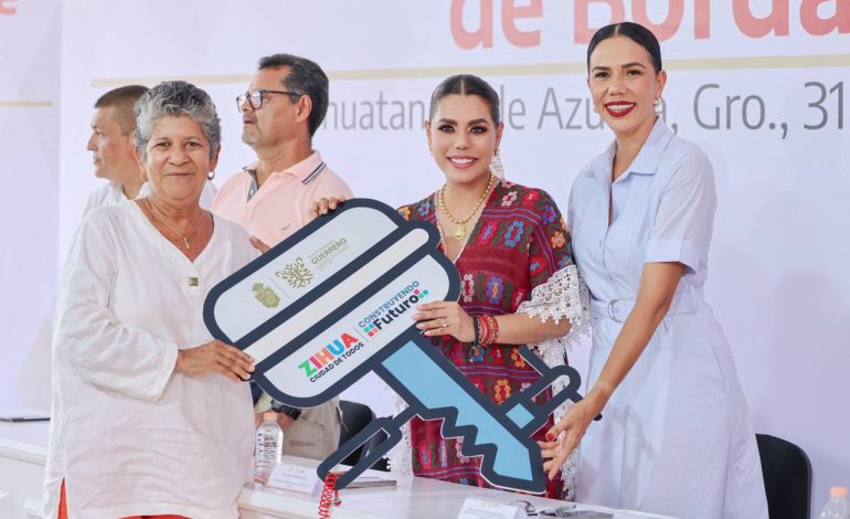 E. Salgado comparte fotos de la entrega de motores marinos fuera de borda en Zihuatanejo