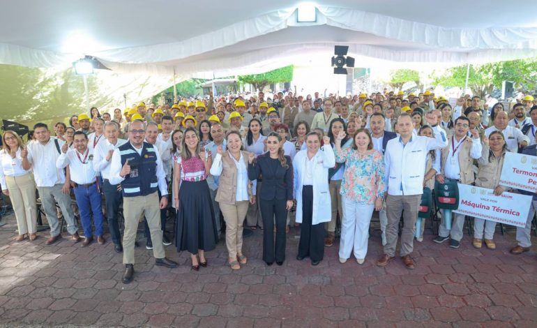 E. Salgado comparte fotos de la entrega de equipamiento al Sector Salud en Chilpancingo