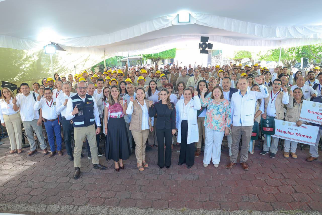 E. Salgado comparte fotos de la entrega de equipamiento al Sector Salud en Chilpancingo