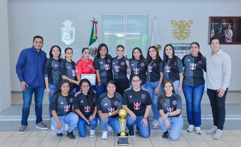 Evelyn Salgado Reconoce a las Campeonas de la Copa Niñ@s Felices 2025