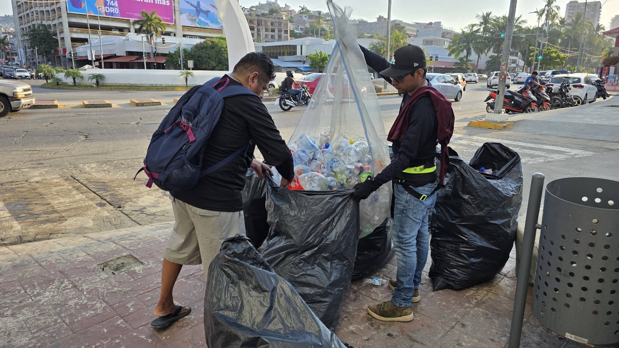 E. Salgado instruye a Promotora de Playas limpieza de Plaza Quebec cara al Airshow en Acapulco