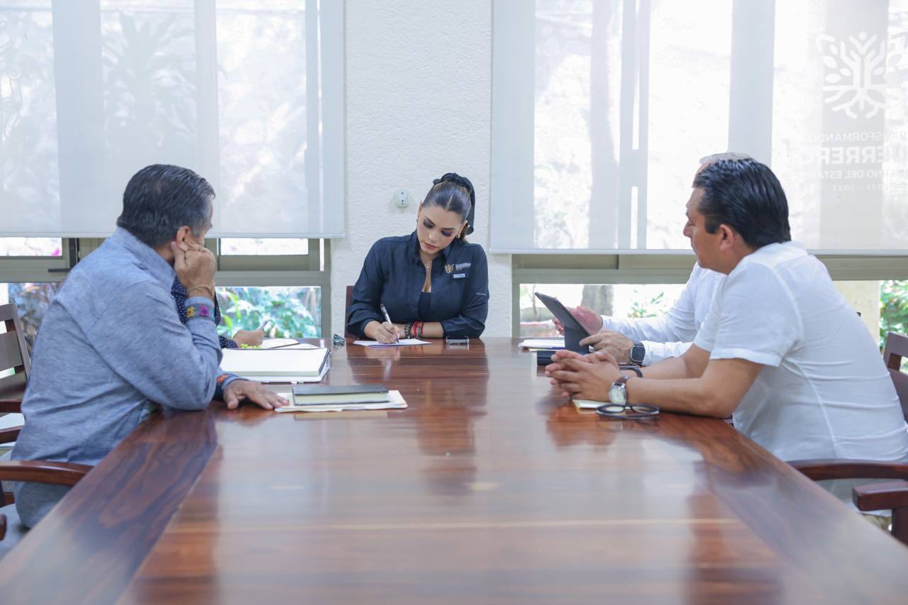 E. Salgado evalúa diversas obras que se realizan en todo el estado