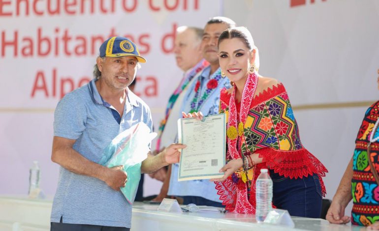 E. Salgado anuncia inversión histórica: caminos, obras y bienestar en Tlalixtlaquilla y Alpoyeca