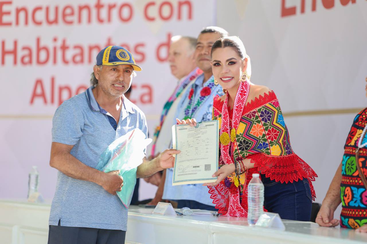 E. Salgado anuncia inversión histórica: caminos, obras y bienestar en Tlalixtlaquilla y Alpoyeca