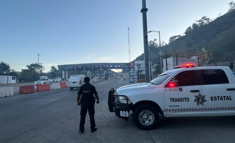 Tránsito Estatal refuerza apoyo vial a visitantes que arriban a Acapulco por festejos de Año Nuevo