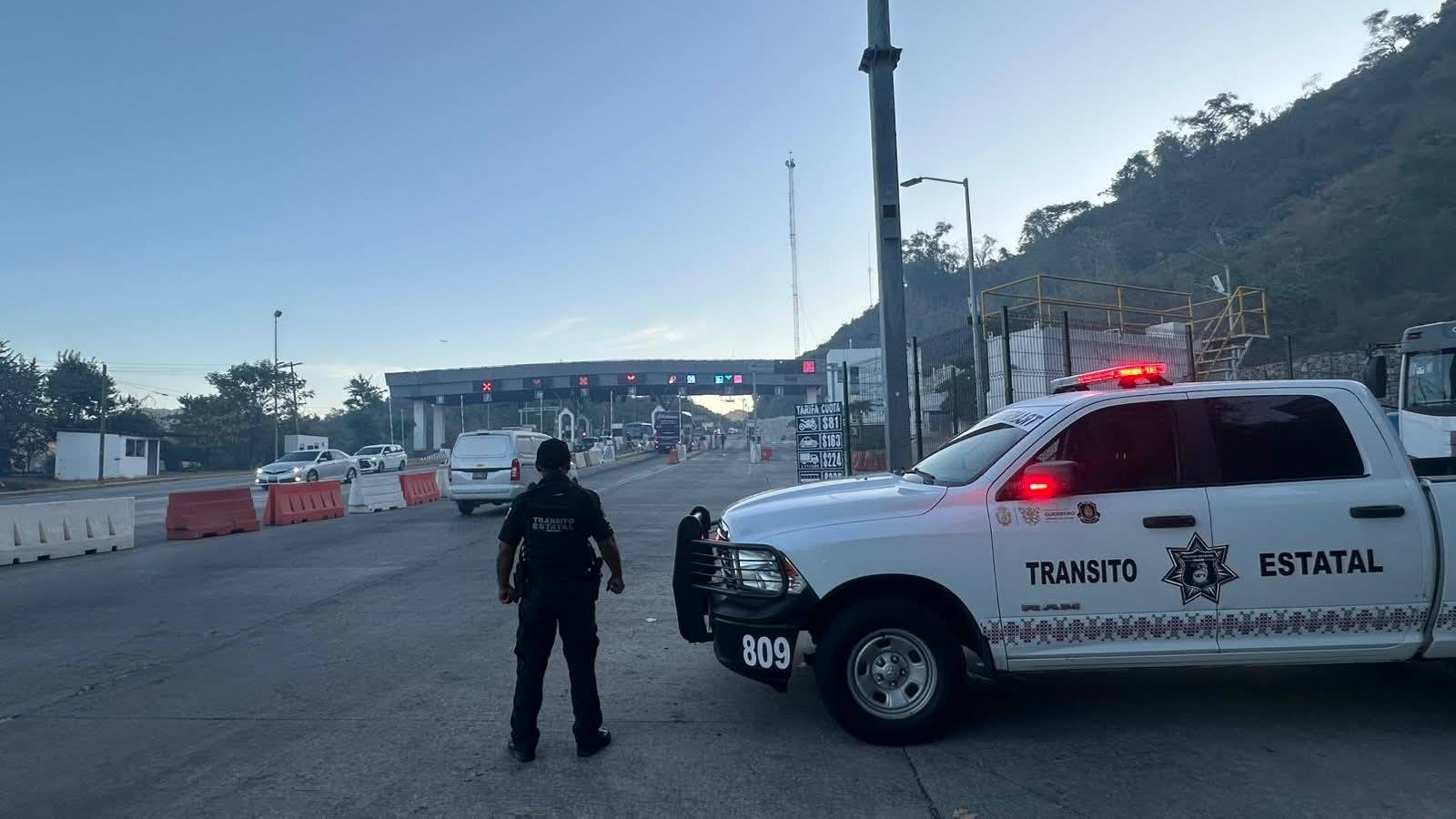 Tránsito Estatal refuerza apoyo vial a visitantes que arriban a Acapulco por festejos de Año Nuevo
