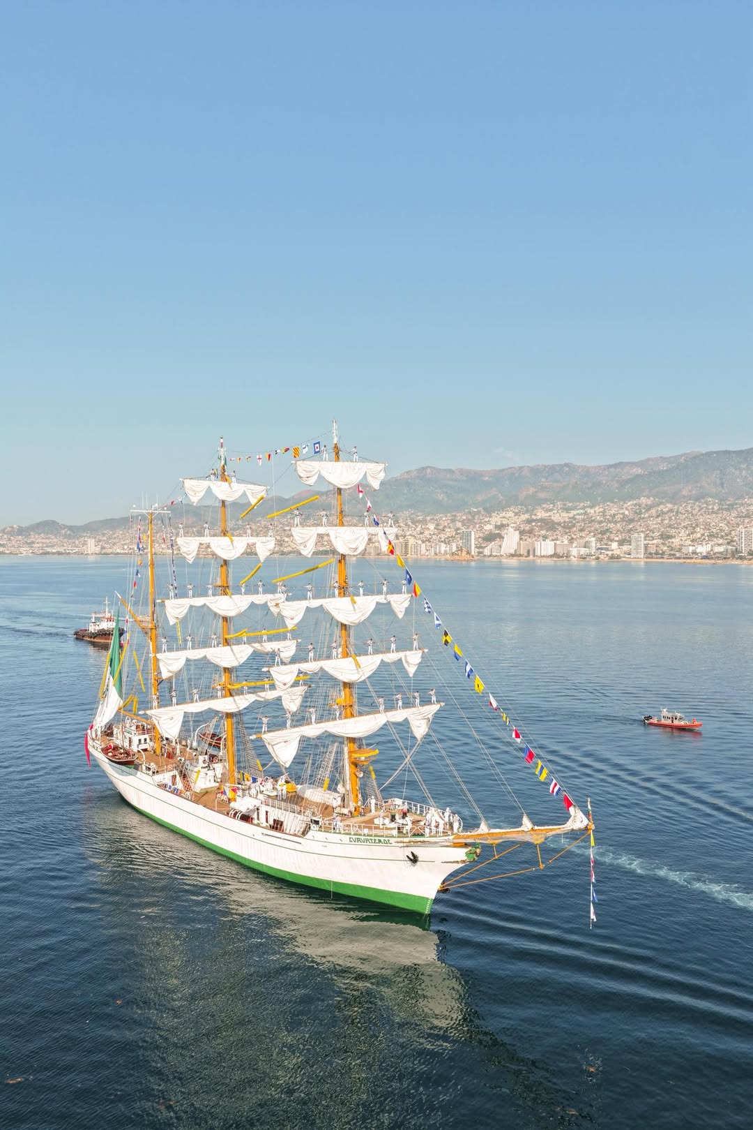 Regresa a Acapulco el Buque Escuela Cuauhtémoc, símbolo de honor y orgullo nacional