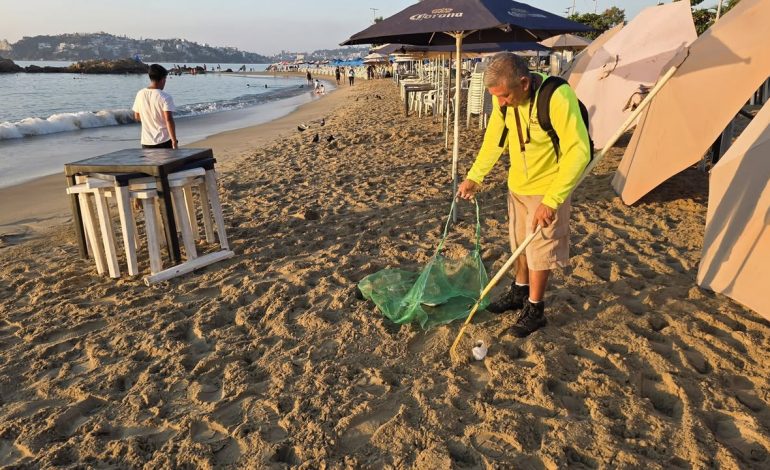 Refuerzan labores de limpieza en playas de Acapulco tras festejos de Nochebuena