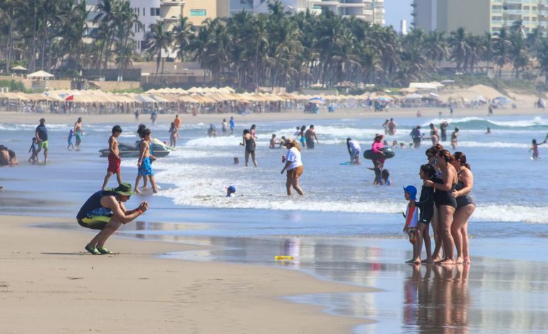 E. Salgado comparte fotos de las las playas de Zona Diamante y Zona Dorada, Acapulco