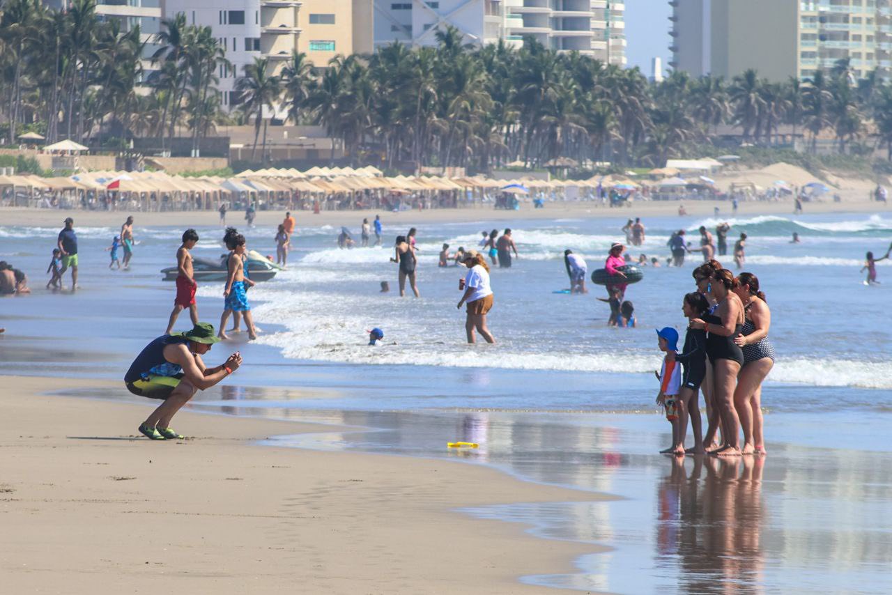 E. Salgado comparte fotos de las las playas de Zona Diamante y Zona Dorada, Acapulco