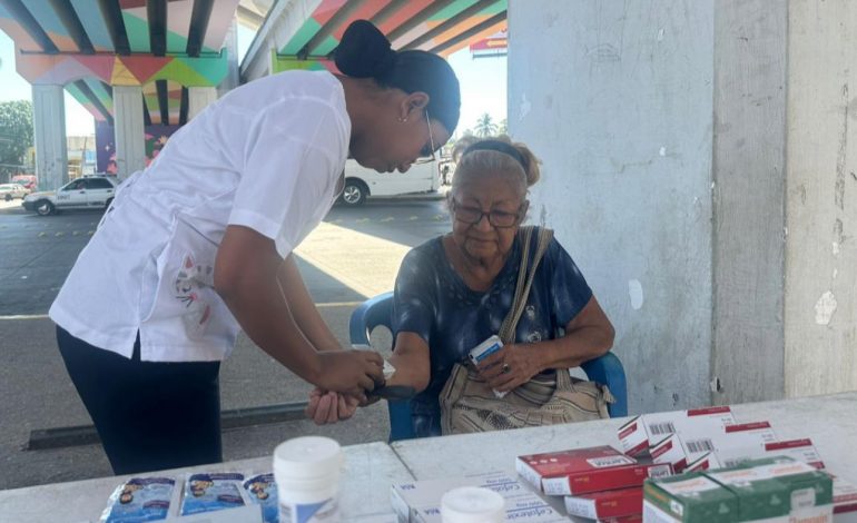 E. Salgado garantiza a visitantes servicio de salud con módulos de atención en diversos puntos
