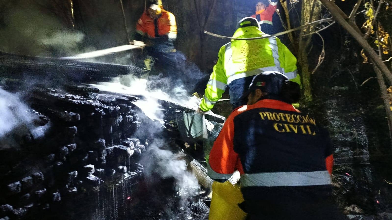 Protección Civil de Tlapa atiende reporte por presunto incendio en la colonia Santa Anita