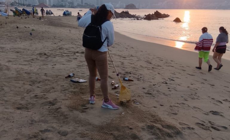 E. Salgado informa que sigue el Operativo Vacacional para tener playas limpias en Guerrero 