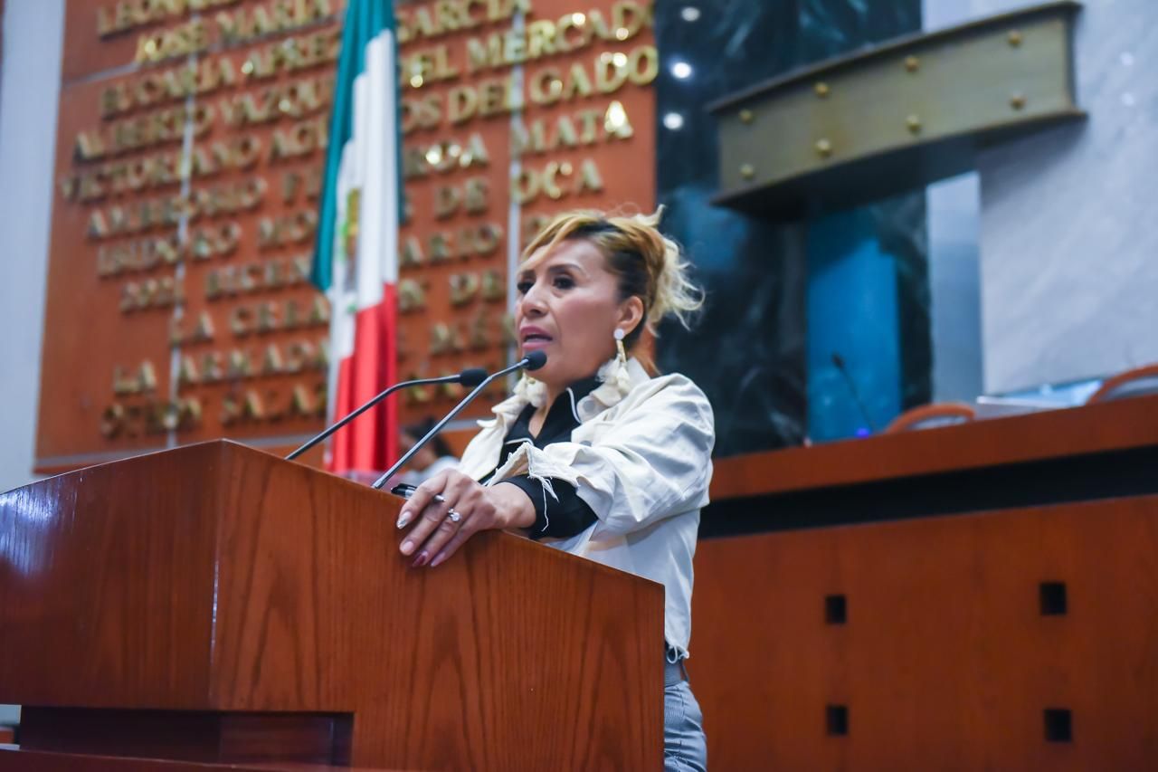 Propone diputada apoyo económico para estudiantes que representen a Guerrero