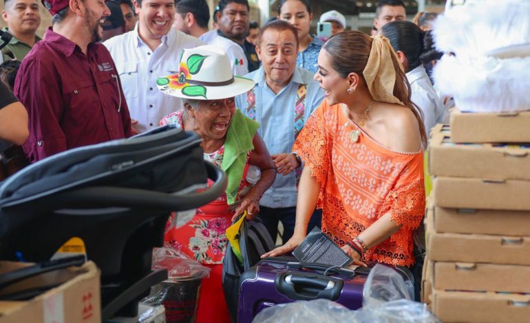 Evelyn Salgado entrega apoyos del Tianguis del Bienestar a familias de San Marcos tras sismo