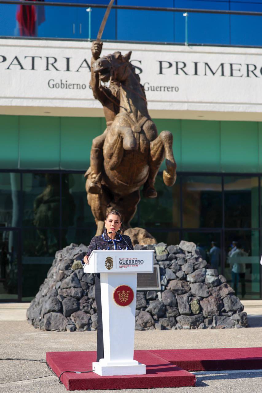 Evelyn Salgado encabeza homenaje e izamiento de la Bandera Nacional correspondiente al mes de febrero