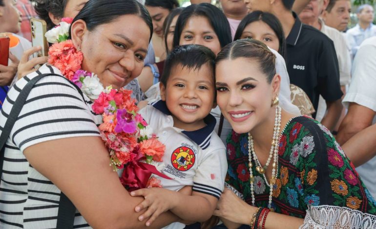 Más de 500 familias reciben certeza patrimonial en Zihuatanejo
