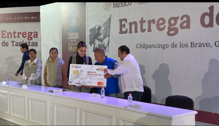 Evelyn Salgado encabeza entrega de tarjetas del Banco del Bienestar en Chilpancingo