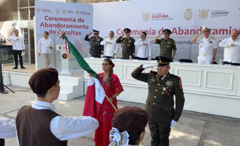 E. Salgado preside Ceremonia de Abanderamiento de Escoltas en Iguala